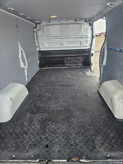 Opel Vivaro 17 of 19