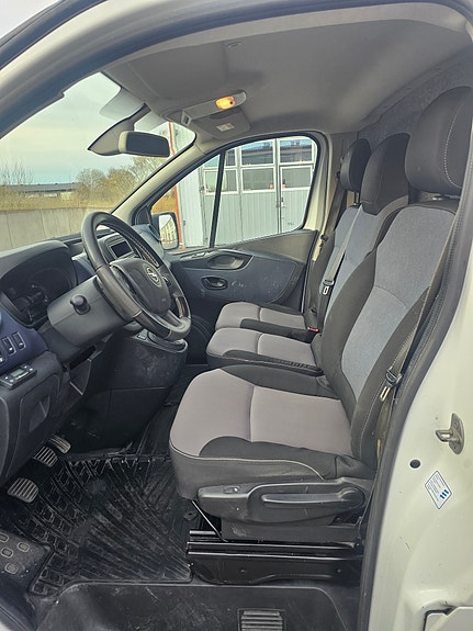 Opel Vivaro 5 of 5