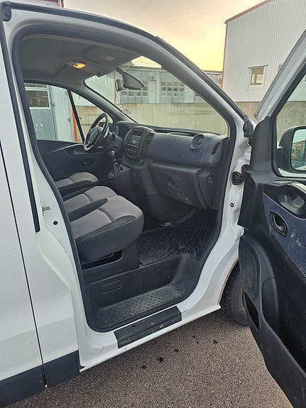 Opel Vivaro 18 of 19
