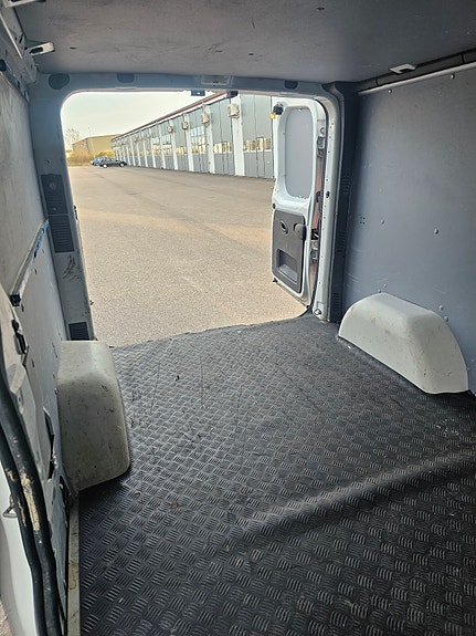 Opel Vivaro 15 of 19
