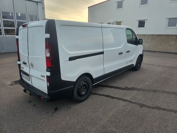 Opel Vivaro 9 of 19