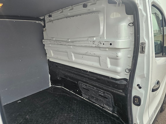 Opel Vivaro 16 of 19