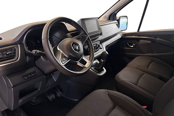 Renault Trafic 11 of 16