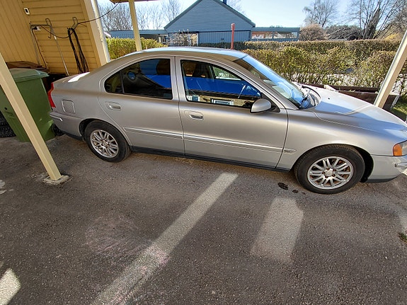 Volvo S60 2 of 5