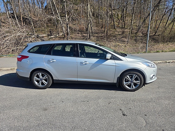 Ford Focus 2 of 8
