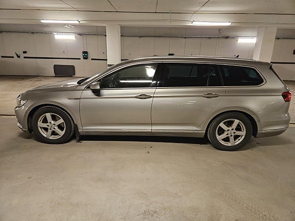 Volkswagen Passat 2 of 5