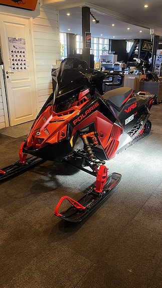 Polaris Boost Indy VR1 DMX 137" OMG LEV