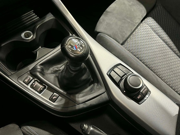 BMW 118d 14 of 17