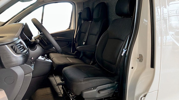 Renault Trafic 10 of 12