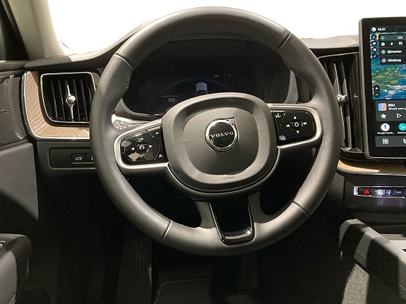 Volvo XC60 10 of 16