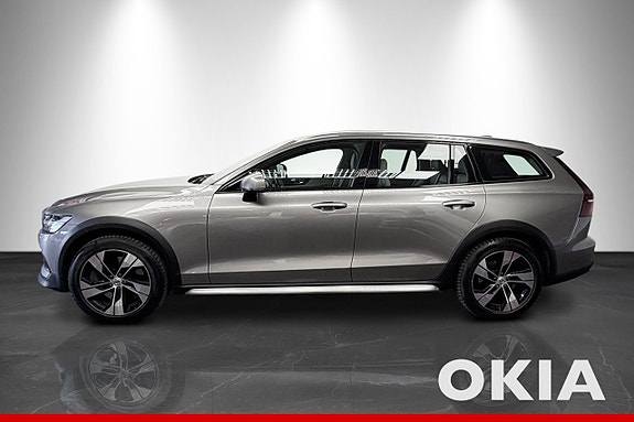 Volvo V60 Cross Country 2 of 21