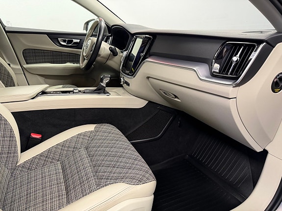 Volvo V60 Cross Country 13 of 21