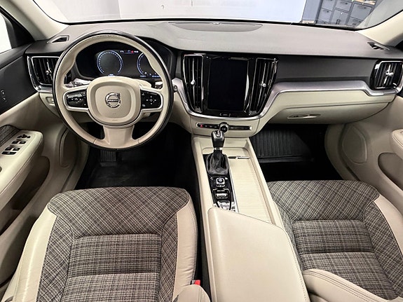 Volvo V60 Cross Country 11 of 21