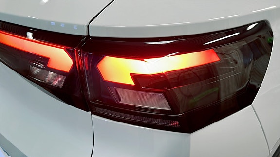 Volkswagen T-Roc 7 of 21