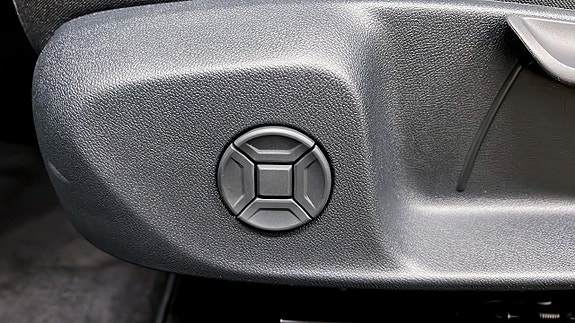 Volkswagen T-Roc 18 of 21