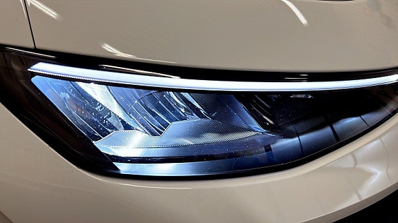 Volkswagen T-Roc 3 of 21