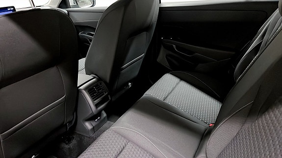 Volkswagen T-Roc 19 of 21