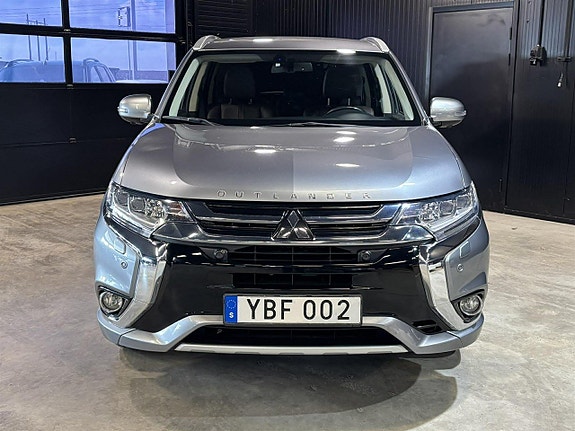 Mitsubishi Outlander 2 of 26
