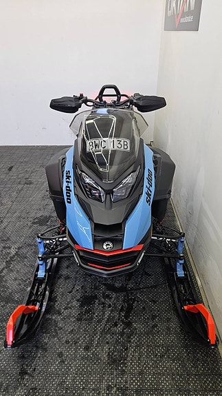 Ski-Doo Expedition 4 of 6