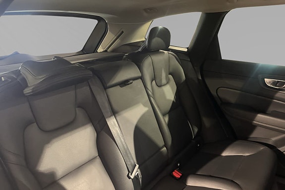 Volvo XC60 11 of 17