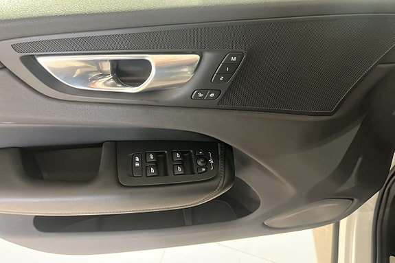 Volvo XC60 14 of 17