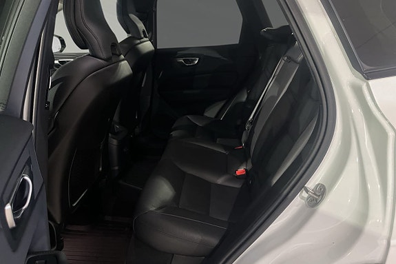 Volvo XC60 8 of 17