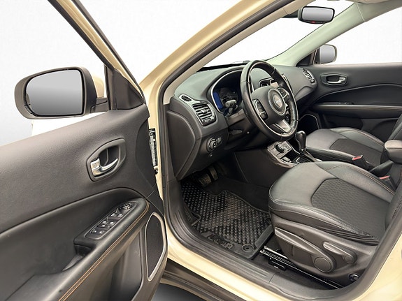 Jeep Compass 14 of 29