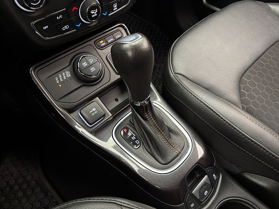 Jeep Compass 18 of 29