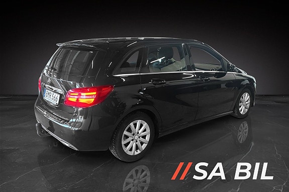 Mercedes-Benz B180 3 of 5