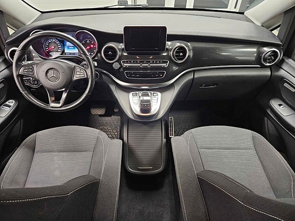 Mercedes-Benz V220 5 of 5