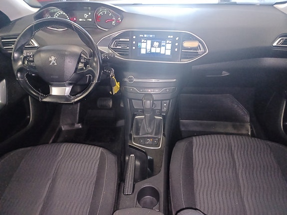 Peugeot 308 SW 11 of 16