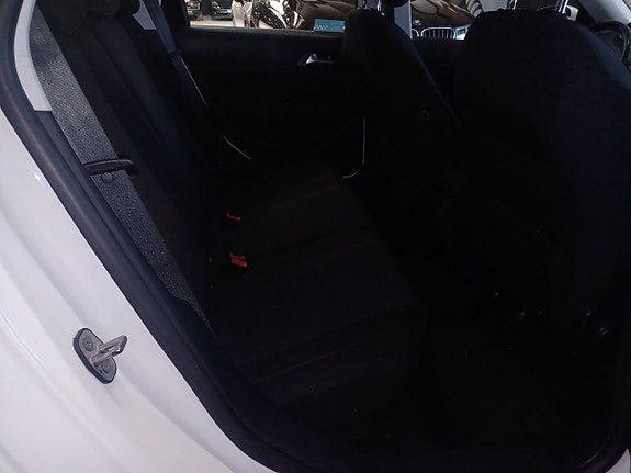 Peugeot 308 SW 10 of 16