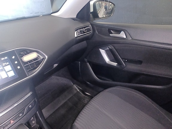 Peugeot 308 SW 16 of 16