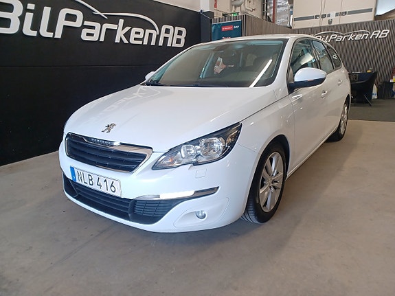 Peugeot 308 SW 2 of 5