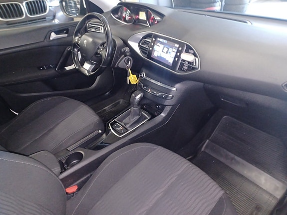 Peugeot 308 SW 9 of 16