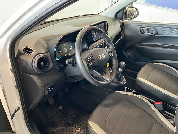 Hyundai i10 7 of 20