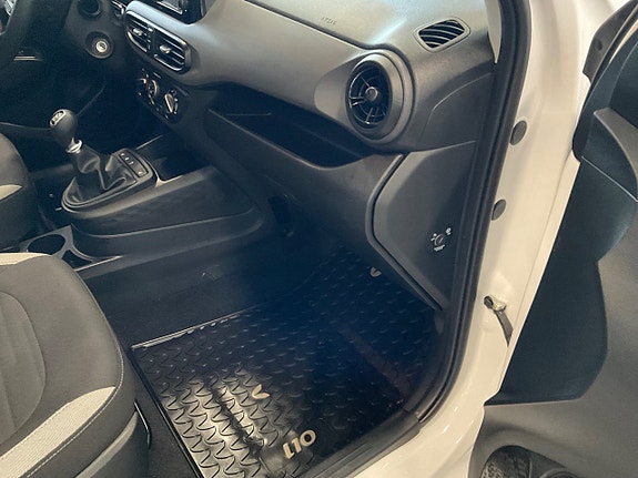 Hyundai i10 17 of 20