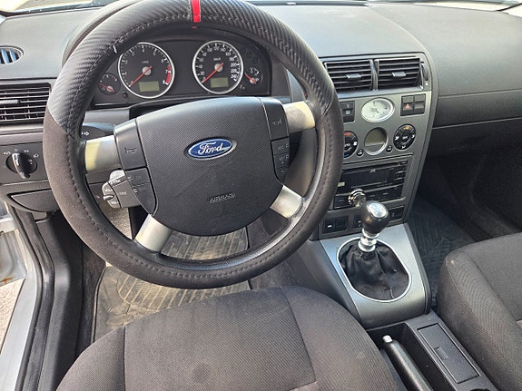 Ford Mondeo 13 of 13
