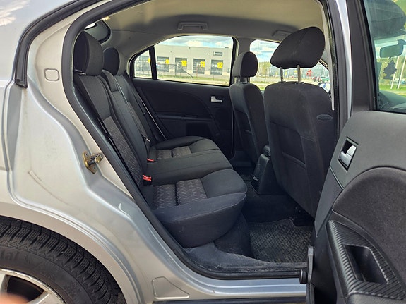 Ford Mondeo 11 of 13