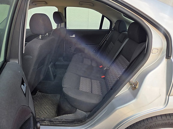 Ford Mondeo 10 of 13