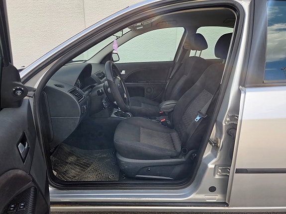 Ford Mondeo 9 of 13