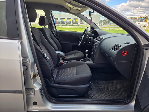 Ford Mondeo 12 of 13