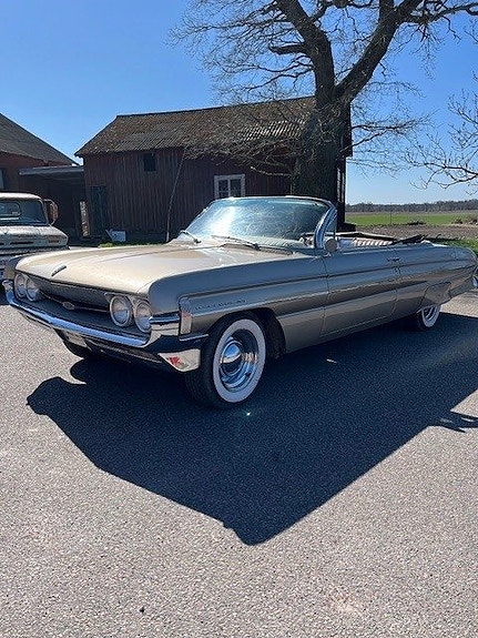 Oldsmobile Dynamic 88 3 of 13