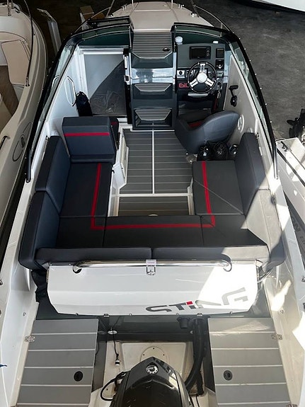 Sting 610 Dc | Evinrude G2 150 hk | 2017/120h | Båtvagn 3 of 10