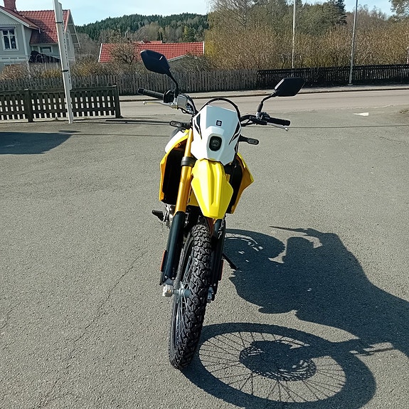 Suzuki DR-Z 4S 3 of 7