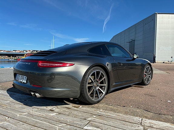 Porsche 911 Carrera 4S 3 of 5