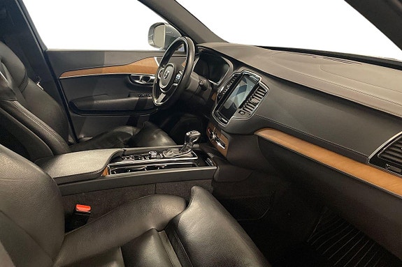 Volvo XC90 20 of 26