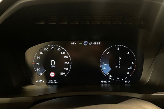 Volvo XC90 12 of 26