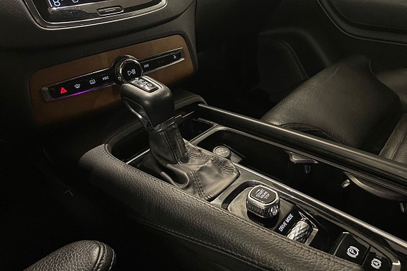 Volvo XC90 18 of 26