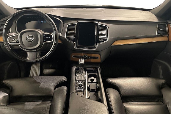 Volvo XC90 10 of 26